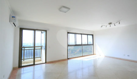 Apartamento à venda com 3 quartos, sendo 1 suíte, em Alto da Boa Vista, São Paulo, SP