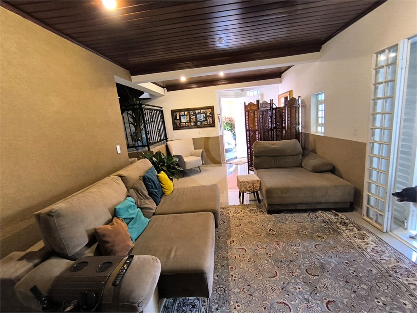 Casa à Venda no Santa Marta com 3 Suítes e Piscina