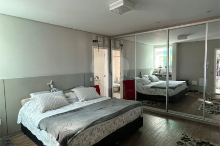 Sobrado à venda com 3 suítes em Vila Oratório, São Paulo, SP