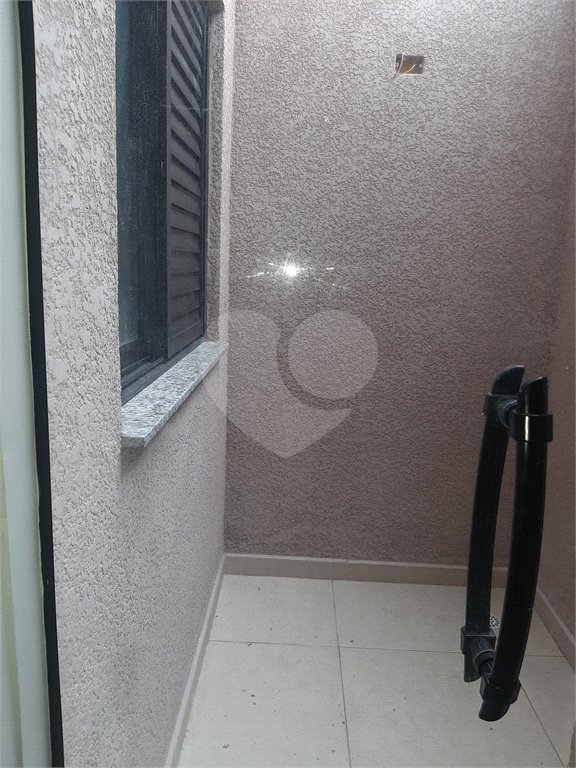 Apartamento com 37m2, 2 quartos, banheiro, sala, cozinha, quintal e 1 vaga de GARAGEM