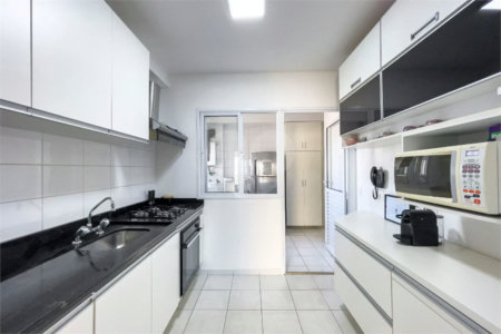 Apartamento à venda com 3 quartos, sendo 1 suíte, em Santo Amaro, São Paulo, SP