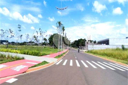 Indaiatuba - Loteamento no Jardim Park Meraki - Excelente oportunidade! Lote espaçoso de 342,12m² disponível por apenas R$ 577.945,00 - Localizado em uma região privilegiada, com IPTU - R$ 300,23 e condomínio - R$ 862,83 - Além disso, sua localização é extremamente conveniente, a apenas 2 minutos