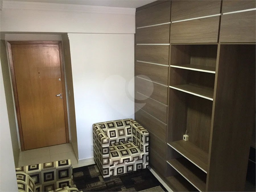 VENDE-SE STUDIO MOBILIADO CENTRO DE SÃO CARLOS.