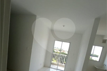Apartamento no Condomínio Flor de Liz.