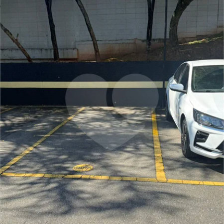 Apartamento com 48m², 2 dormitórios, 1 vaga de garagem, à venda em Itaquera.
