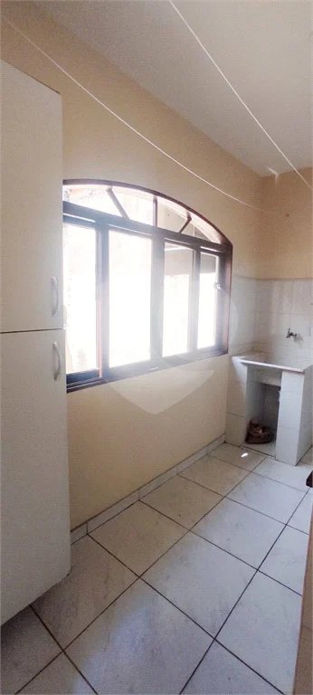 Casa com 180m², 3 dormitórios, 1 vaga, à venda na Vila Scarpelli em Santo André.