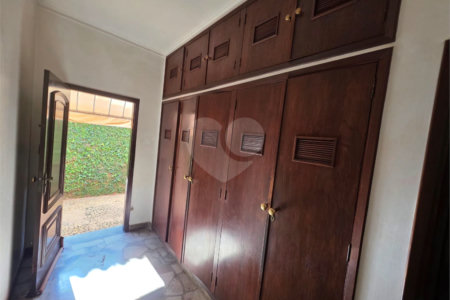 Casa Térrea 5 quartos bem localizada com piscina.
