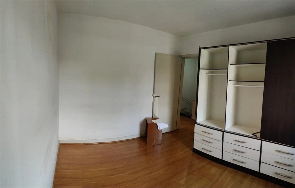 Sobrado, 165 m², 3 Dormitórios, 2 Banheiros, Sala, Garagem 2 carros + 1 Garagem 1 carro, Butantã