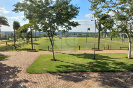 Terreno no Condomínio Damha Golf.