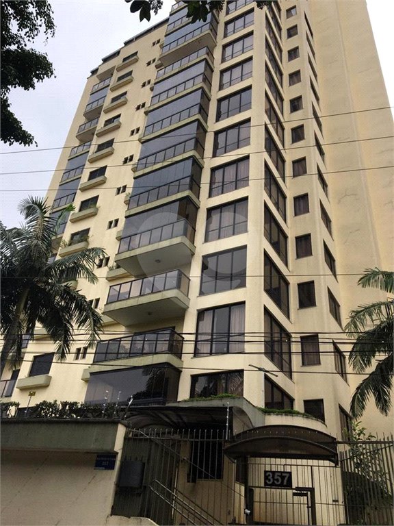 Apartamento no Bosque da Saúde com 4 dormitórios.