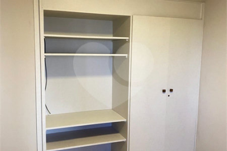 Apartamento à venda no Campo Belo- Para reforma