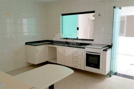 Casa de vila para venda e locação na região da Mooca
