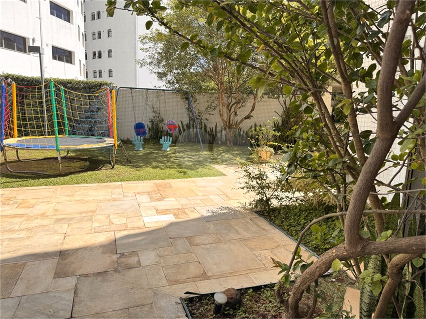 Higienópolis: Apartamento de 350 m2, 4 suítes, 5 vagas.