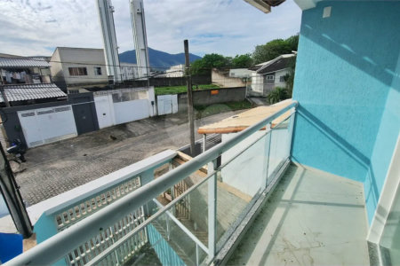 Excelente Casa Duplex | 2 Suítes | Garagem Subterrânea | Próxima ao West Shopping