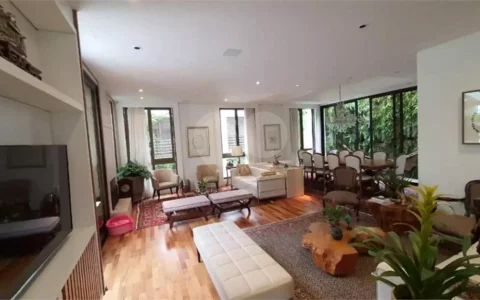 Casa com 3 suítes à venda, com 3 suítes e 4 vagas - Cidade Jardim - São Paulo/SP