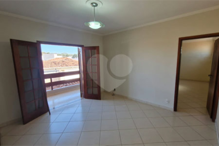 Casa/Sobrado a venda no Timburis em São Carlos