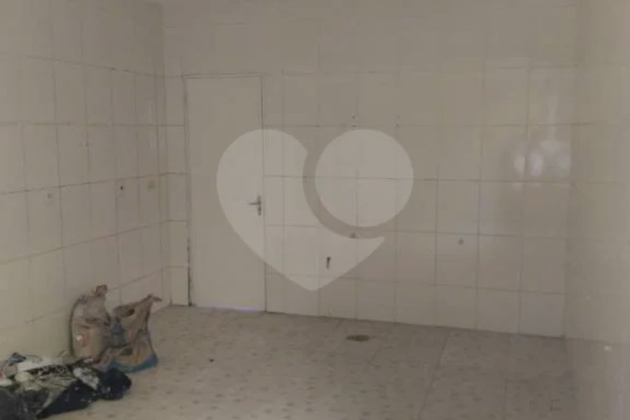 Imóvel Comercial para Venda ou Locação em ótima localização na Rua Palacete das Águias, 300.