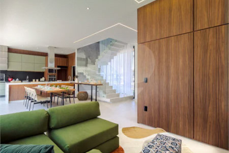 Indaiatuba - Condominio Villa Sapezal - 318 m² de Terreno - 230 m² de Área Construída - 3 suítes, sendo 1 Master com closet planejado - Sala de TV - Sala de estar integrada à Sala de jantar - Cozinha com móveis planejados - Despensa - Escritório planejado - Lavabo - Piscina com preparação para aquec