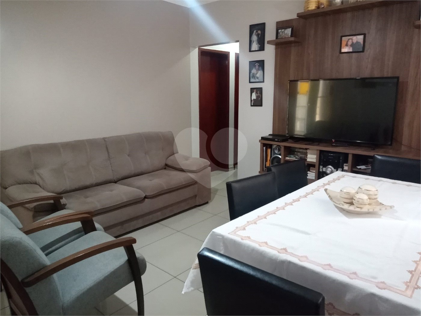Sobrado com 2 dormitórios.