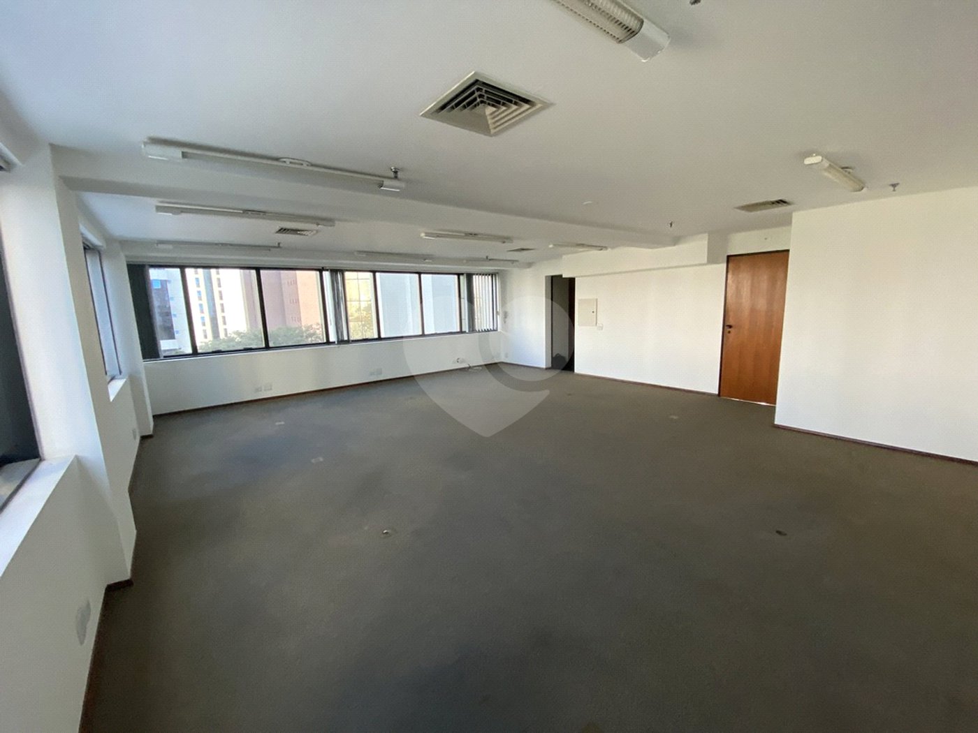 Conjunto comercial com 146m², 3 vagas, à venda no Brooklin