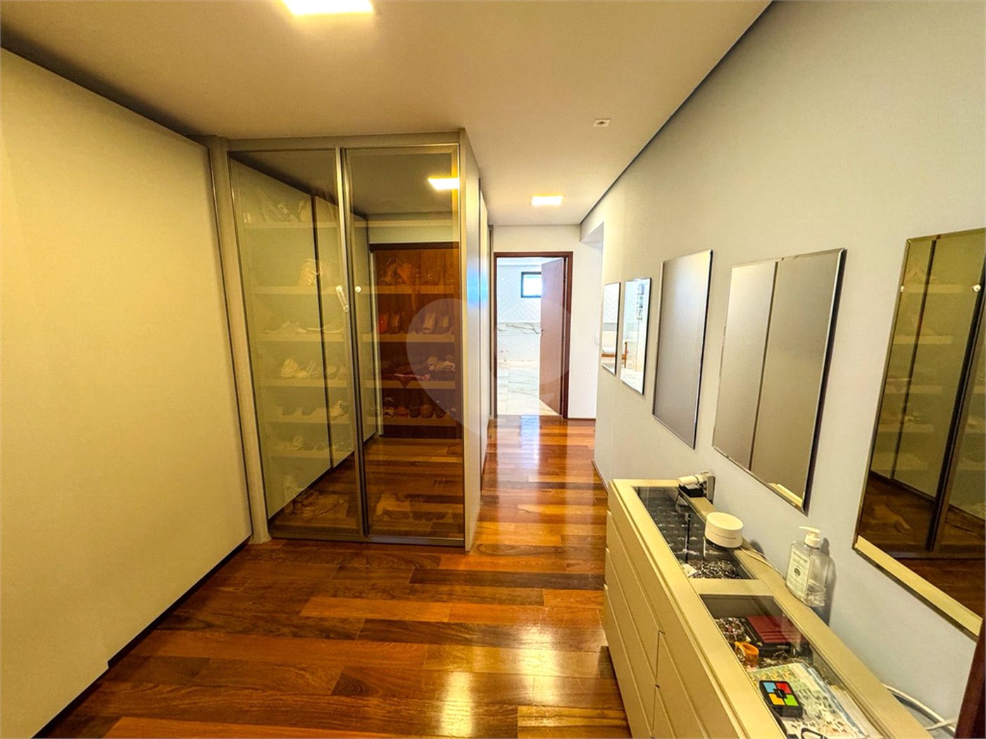 Apartamento à Venda no Centro de São Carlos - com 3 Suítes.