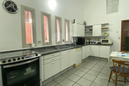 Casa térrea com 3 quartos para alugar no Jardim dos Estados, São Paulo - SP