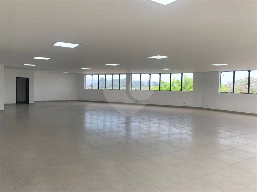 PRÉDIO / GALPÃO COMERCIAL À VENDA OU LOCAÇÃO Jardim Arapongas • Guarulhos/SP