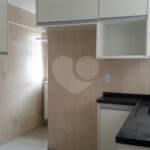Venda apartamento 2 dormitórios, vaga de garagem fixa, lazer completo. Campo Belo. SP.