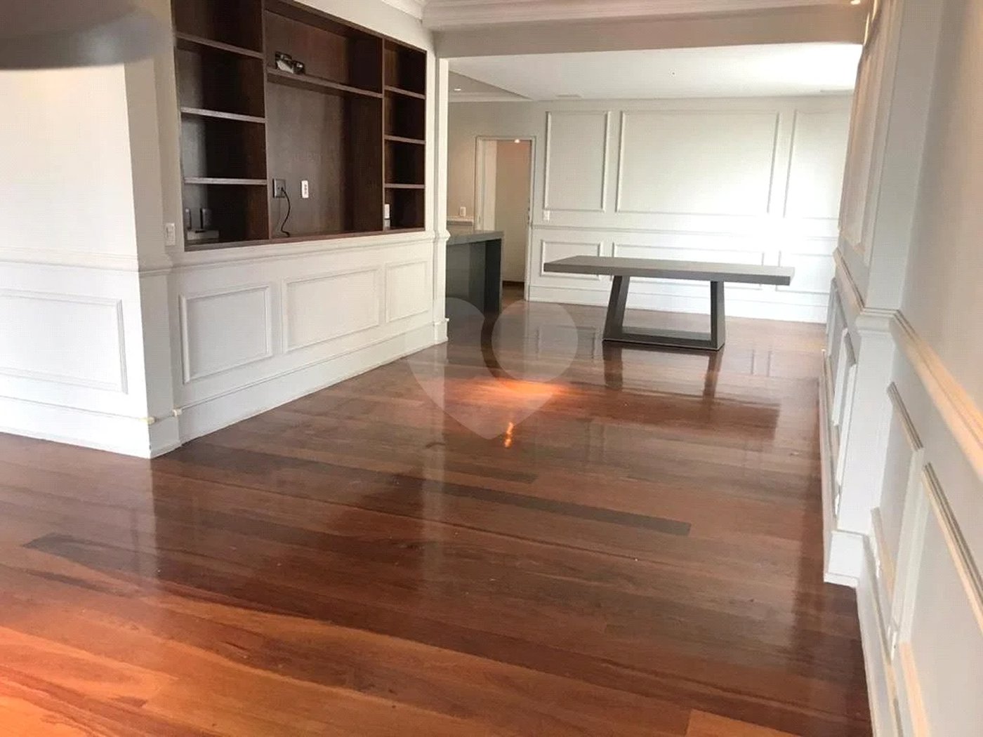 Apto 220 metros no Campo Belo. varanda, 5 vagas, 3 suítes. Visite