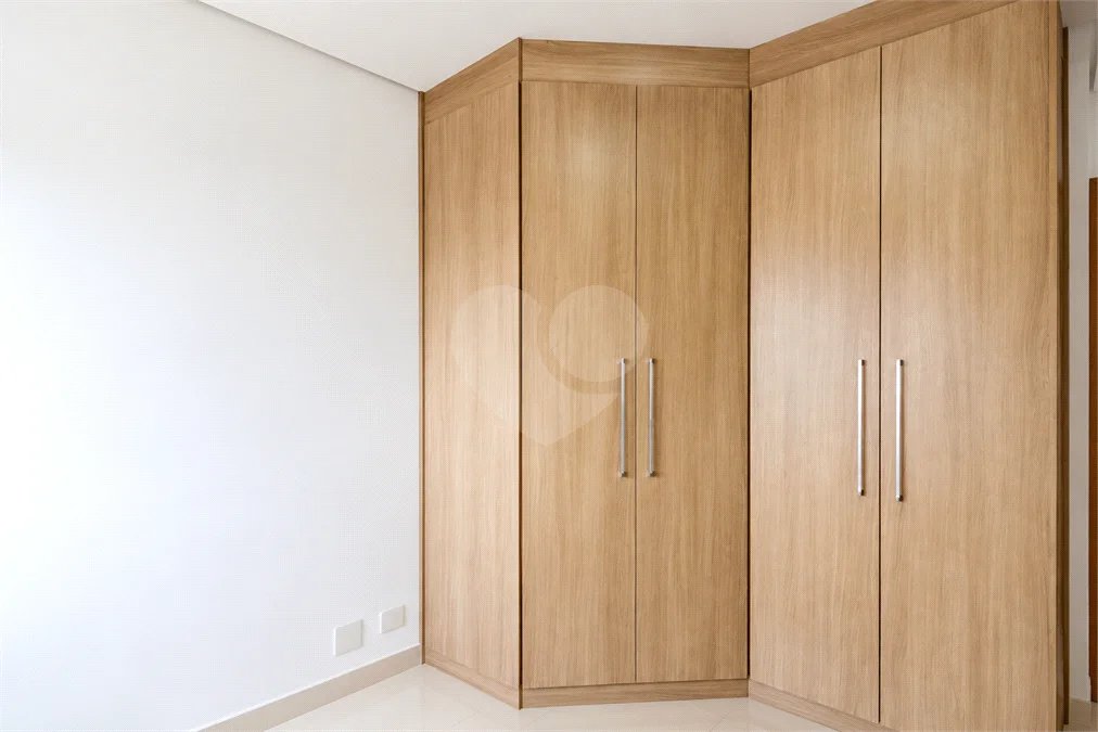 Apartamento de 84m² na Vila Lusitânia, em São Bernardo do Campo, com 3 dormitórios, suíte com varanda, 2 vagas cobertas, depósito privativo e lazer completo.