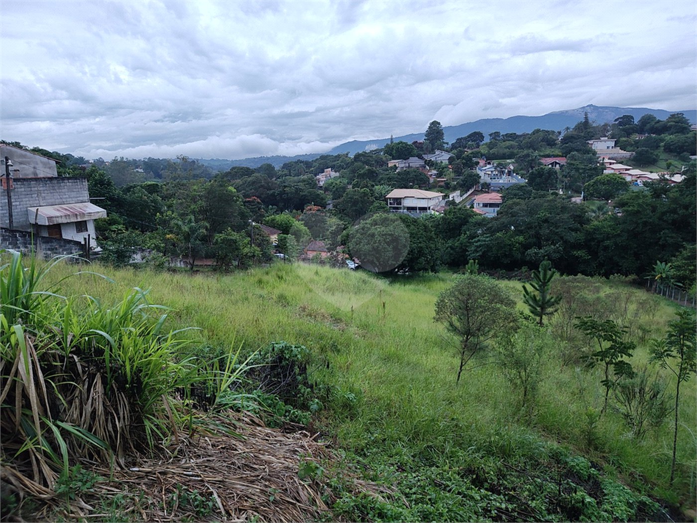 Terreno em Atibaia com 2.090 metros, ótimo para fazer chácara, excelente localização, aceita financiamento