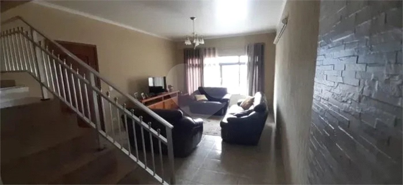 Sobrado para à venda com 180m² - Jaraguá.