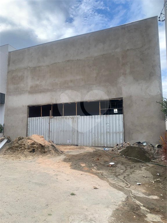 Indaiatuba - Galpão em frente ao Hospital Indaiatuba - Av Fábio Ferraz Bicudo - Locação - R$ 26.800,00 - Lote 360 metros - Área construída 375 metros - 05 vagas - 04 banheiros - 02 copas - finalizando acabamento.