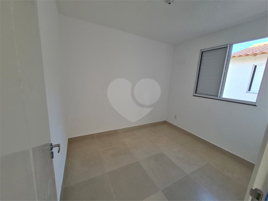Indaiatuba - Sp - Vila Vic Florença - R$ 290.000,00 - Apartamento de 48m²,, no andar de cima, dois quartos, um banheiro, cozinha e sala, uma vaga de garagem. Condomínio fechado. Apartamento está do jeito que foi entregue . Area de lazer no condominio - Área do condomínio: Churrasqueira