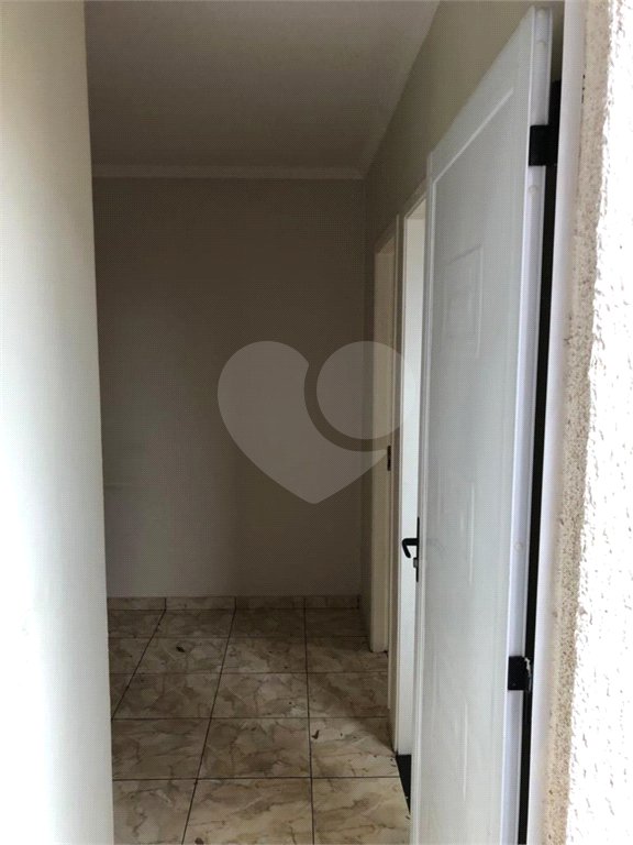 Casa térrea no Condomínio Moradas II .