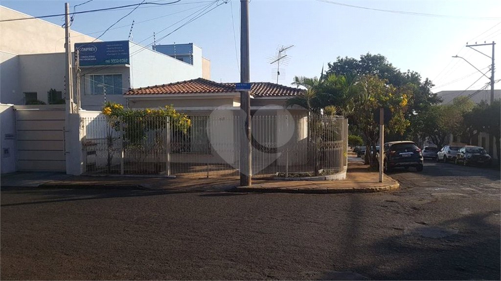 Casa térrea para venda em Araraquara/SP.