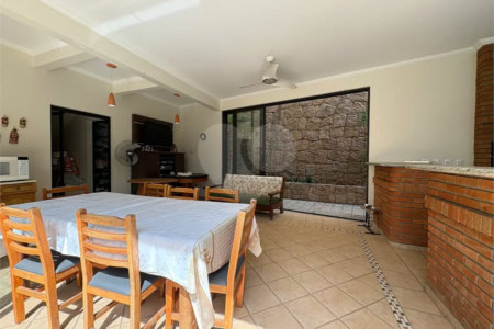 Casa a Venda no Condomínio Vista Alegre - Sede em Vinhedo/SP