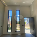 Linda casa a venda no condomínio Villeneuve