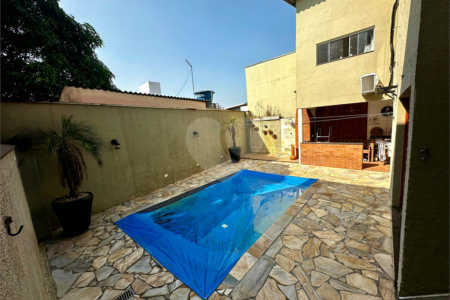 Casa com Piscina e Churrasqueira | 2 Suítes | Edícula | 3 Vagas | 275m²