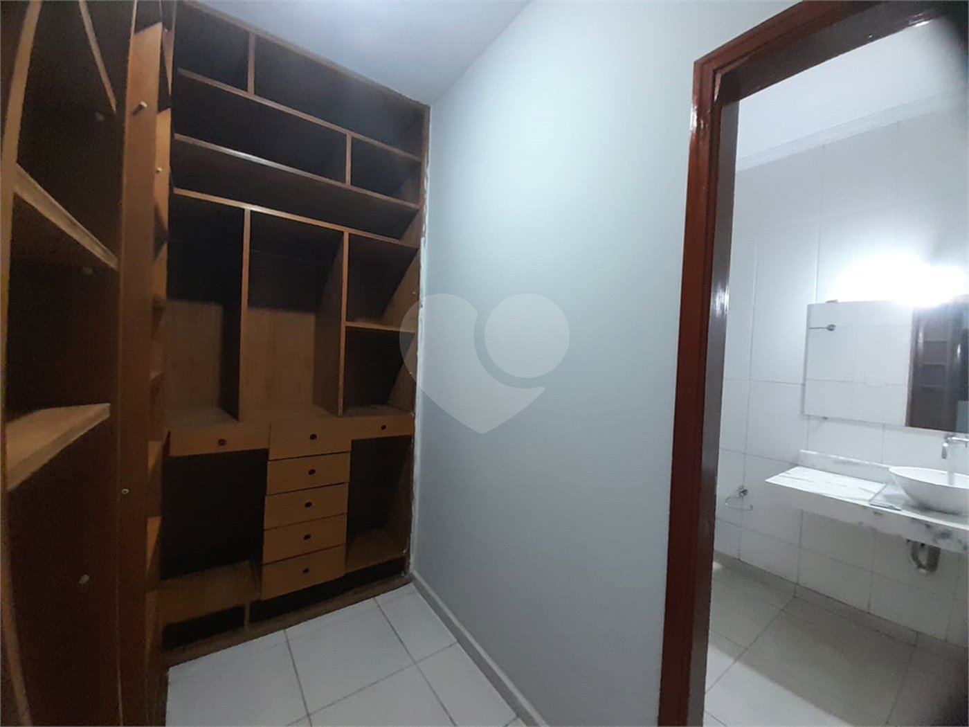 Casa de Alto Padrão à Venda e Locação no Parque Santa Mônica - São Carlos