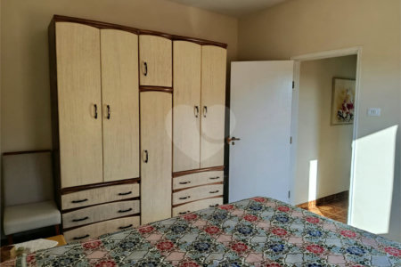 Casa térrea e espaçosa no centro da cidade por apenas R$370.000,00!!! Vamos agendar uma visita?