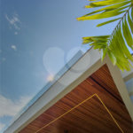 Indaiatuba - Condominio Villa Sapezal - 318 m² de Terreno - 230 m² de Área Construída - 3 suítes, sendo 1 Master com closet planejado - Sala de TV - Sala de estar integrada à Sala de jantar - Cozinha com móveis planejados - Despensa - Escritório planejado - Lavabo - Piscina com preparação para aquec