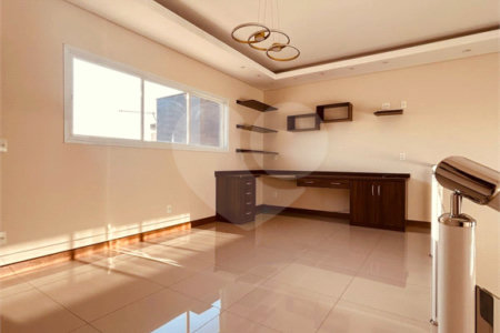 Casa à venda com 3 quartos, sendo 3 suítes, no condomínio Village Damha III, São Carlos - SP