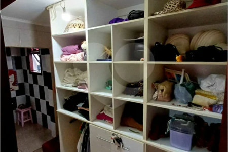 Casa à venda em Atibaia com 5 dormitórios (1 suíte), piscina e área gourmet, 2 vagas garagem, avalia permuta e financiamento
