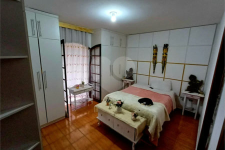 Casa à venda em Atibaia com 5 dormitórios (1 suíte), piscina e área gourmet, 2 vagas garagem, avalia permuta e financiamento