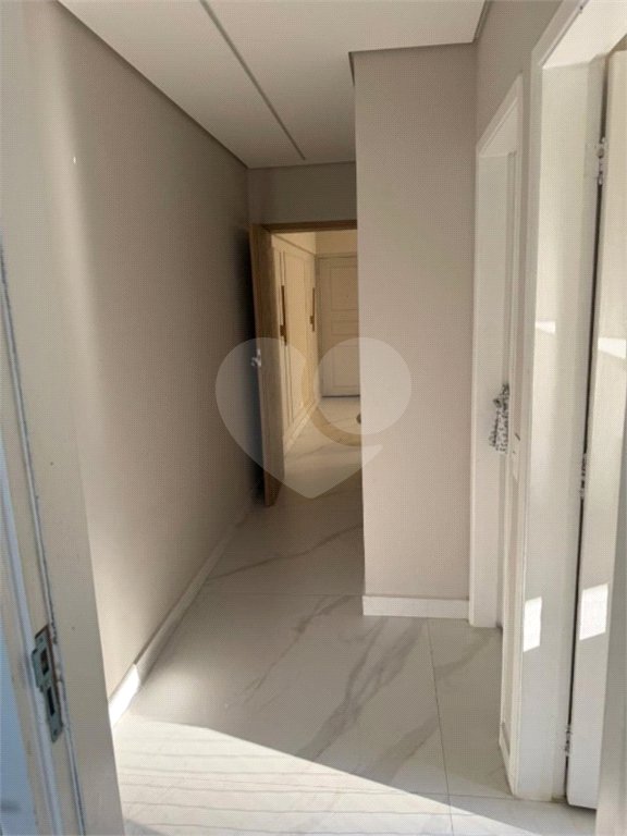 Apartamento com 03 dormitórios com 1 vaga de garagem.