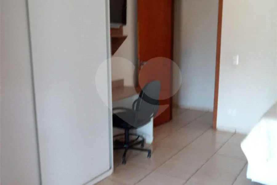 Chácara à venda. Ampla área de lazer. Aceita permuta com apartamento na praia