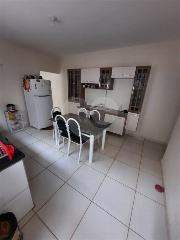 Casa Térrea com 2 dormitórios.