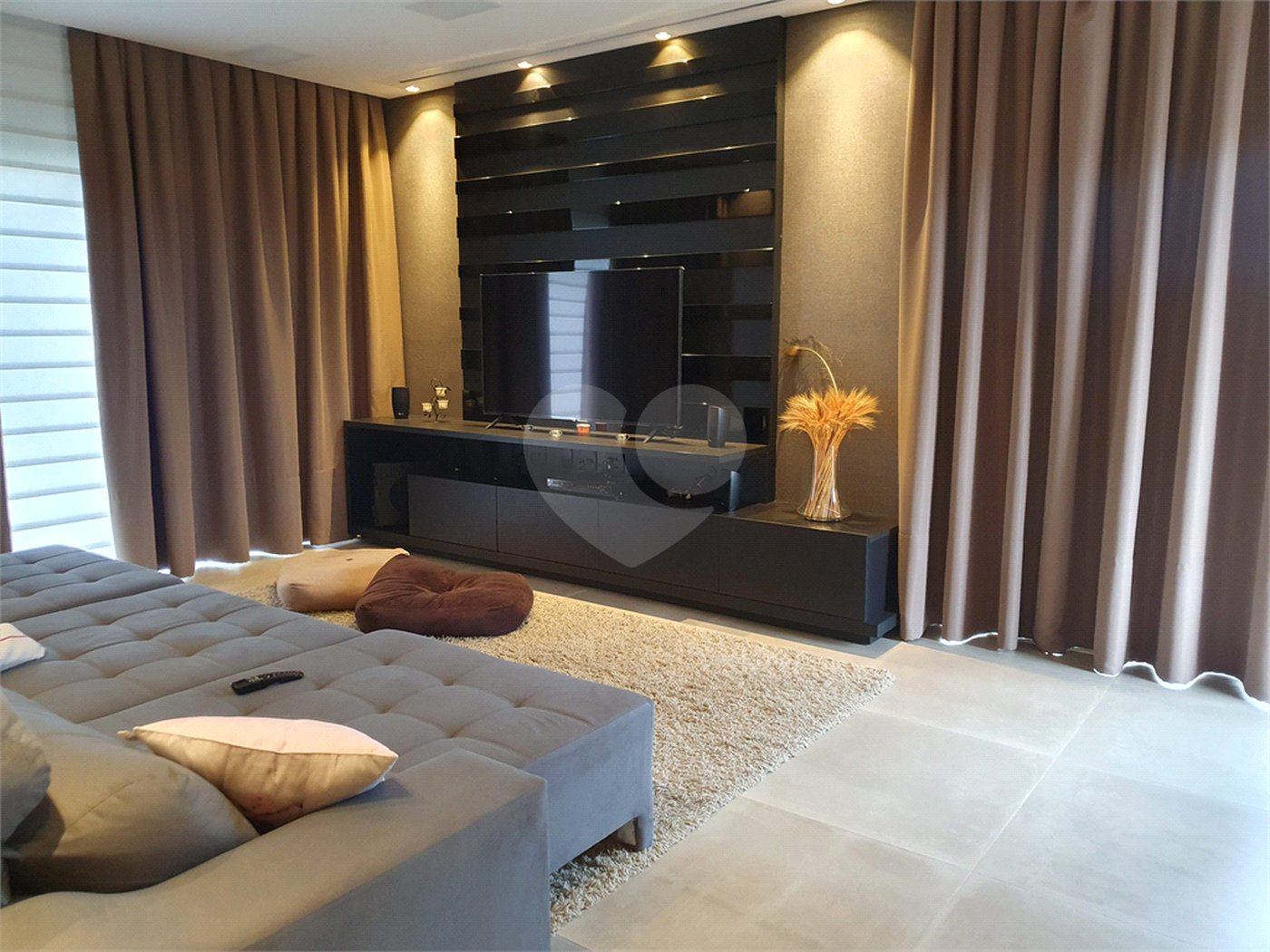 CASA A VENDA NO URBANOVA, CONDOMINIO JAGUARY, 4 DORMITORIOS, 4 SUITES, 5 VAGAS, PISCINA, SJC