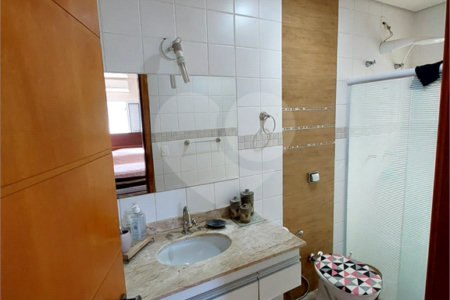 Casa residencial com ponto comercial a venda no Centro